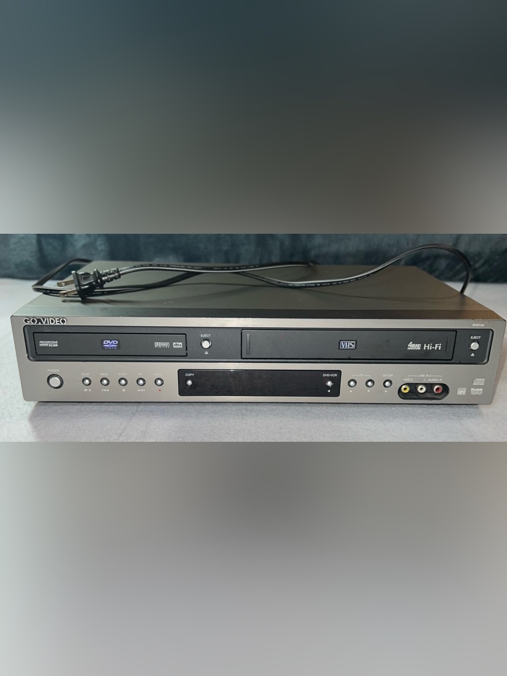 GoVideo DV2130 DVD VHS VCR Combo Dual Deck Player,Turns On,READ DESC.